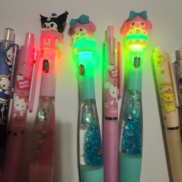 Hello Kitty Light-Up Pens Set (8 Pens) - Picture 1 of 7